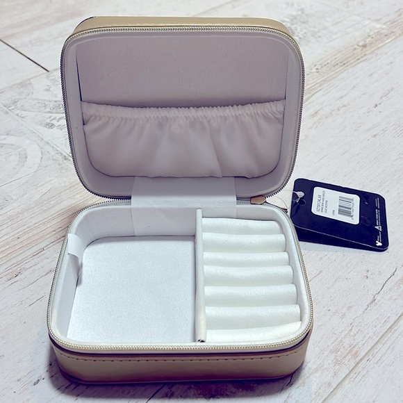 Disney travel jewelry box in gold NWT - Picture 3 of 6